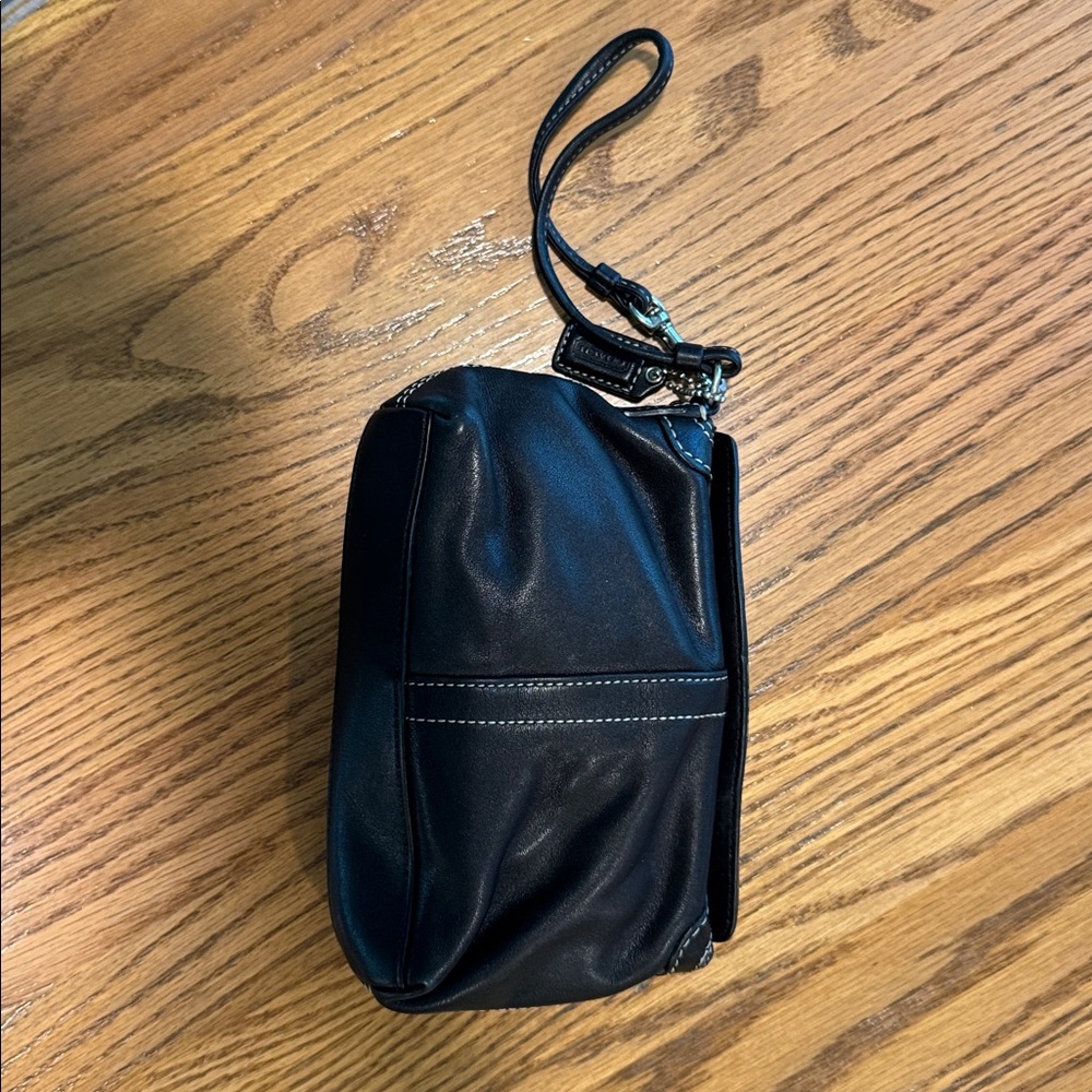 COACH Elegant Black Leather Wristlet - Picture 4 of 6